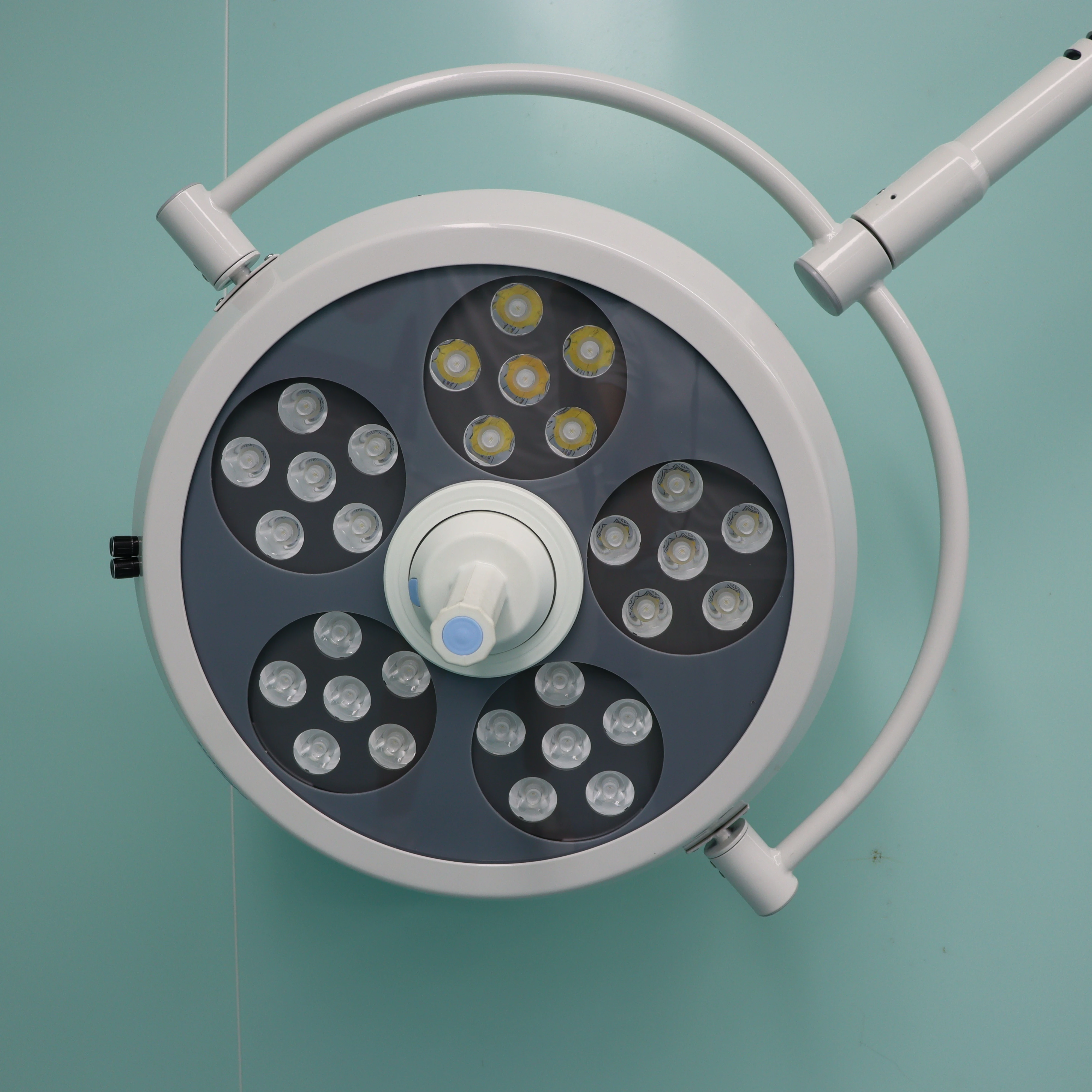 Hot Selling Electric Mobile  Shadowless Inspection Light  Veterinary Examination Light  for Operating Theatre