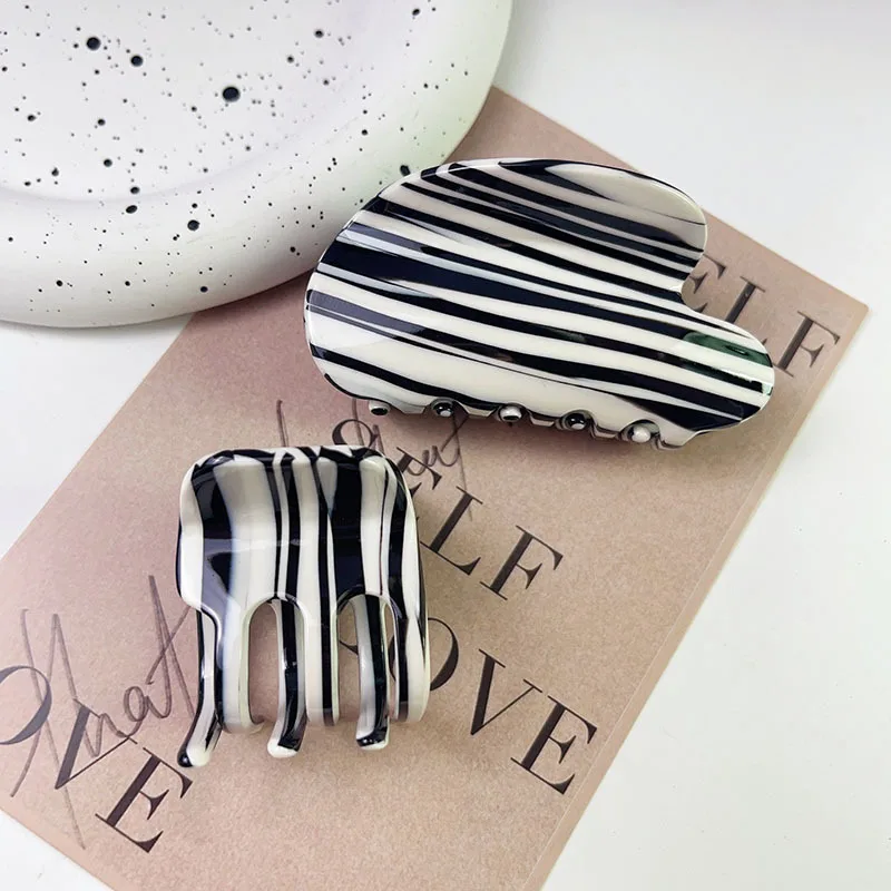 Korean version black and white striped grab clip high-end hairpin top clip temperament shark clip female hair accessory