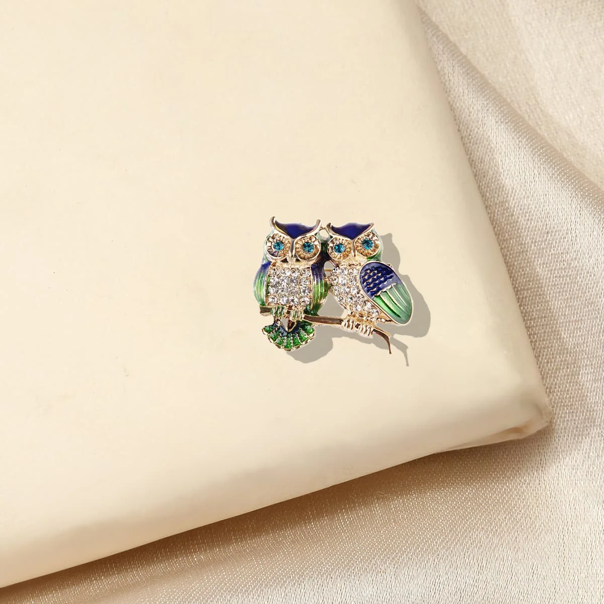 Owl-shaped Brooch Universal Animal Diamond-inlaid Alloy Corsage Pin Trendy Versatile Clothes Scarf Backpack Accessories Brooch image 4