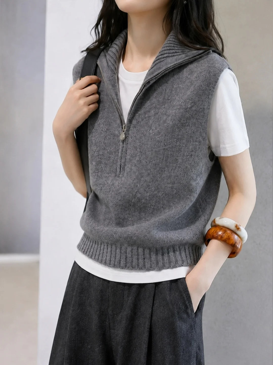 New 2026 Autumn Soft Comfortable Knitted Vest Half Zip Hooded Women's Fashionable Simple Match All Seasons Poem Art Linen