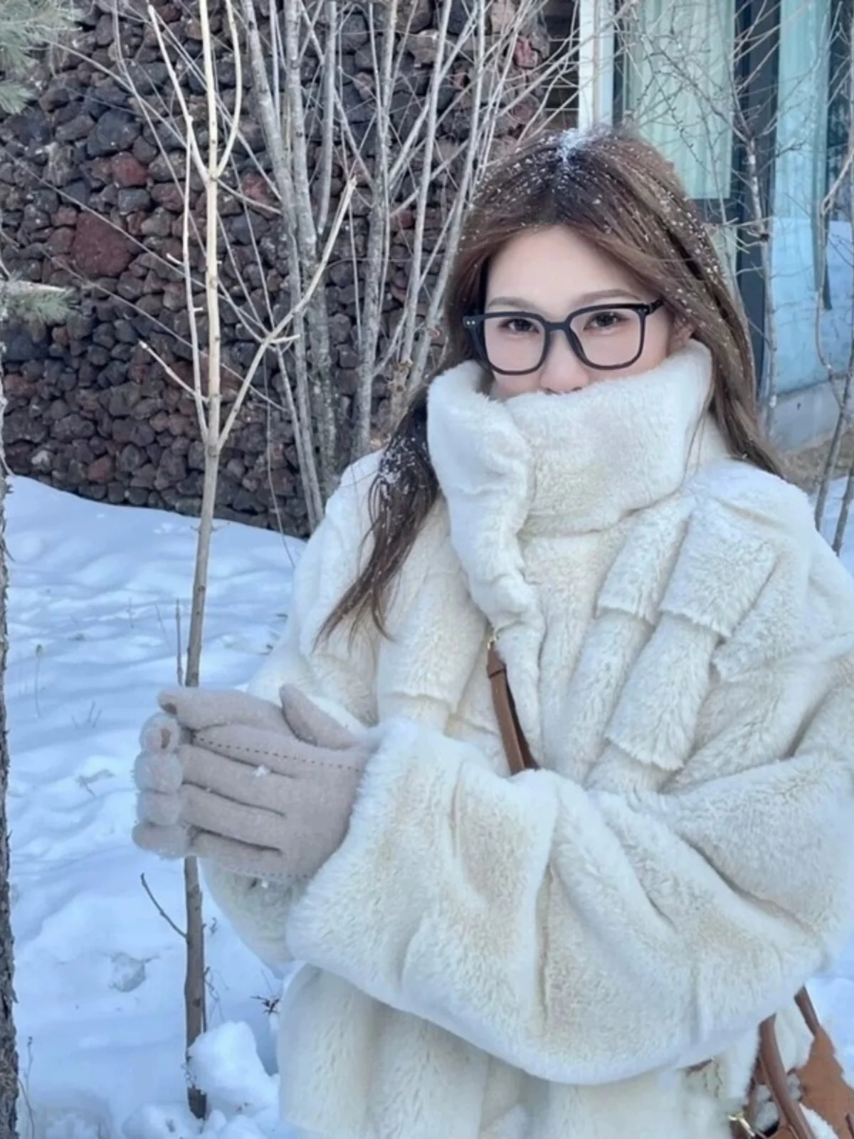 

Lamb Wool Jacket Woman Winter Coats Contrast Hood Decorative Detail Zip-Through Front Drawcord Adjustment Active Design Urban GF