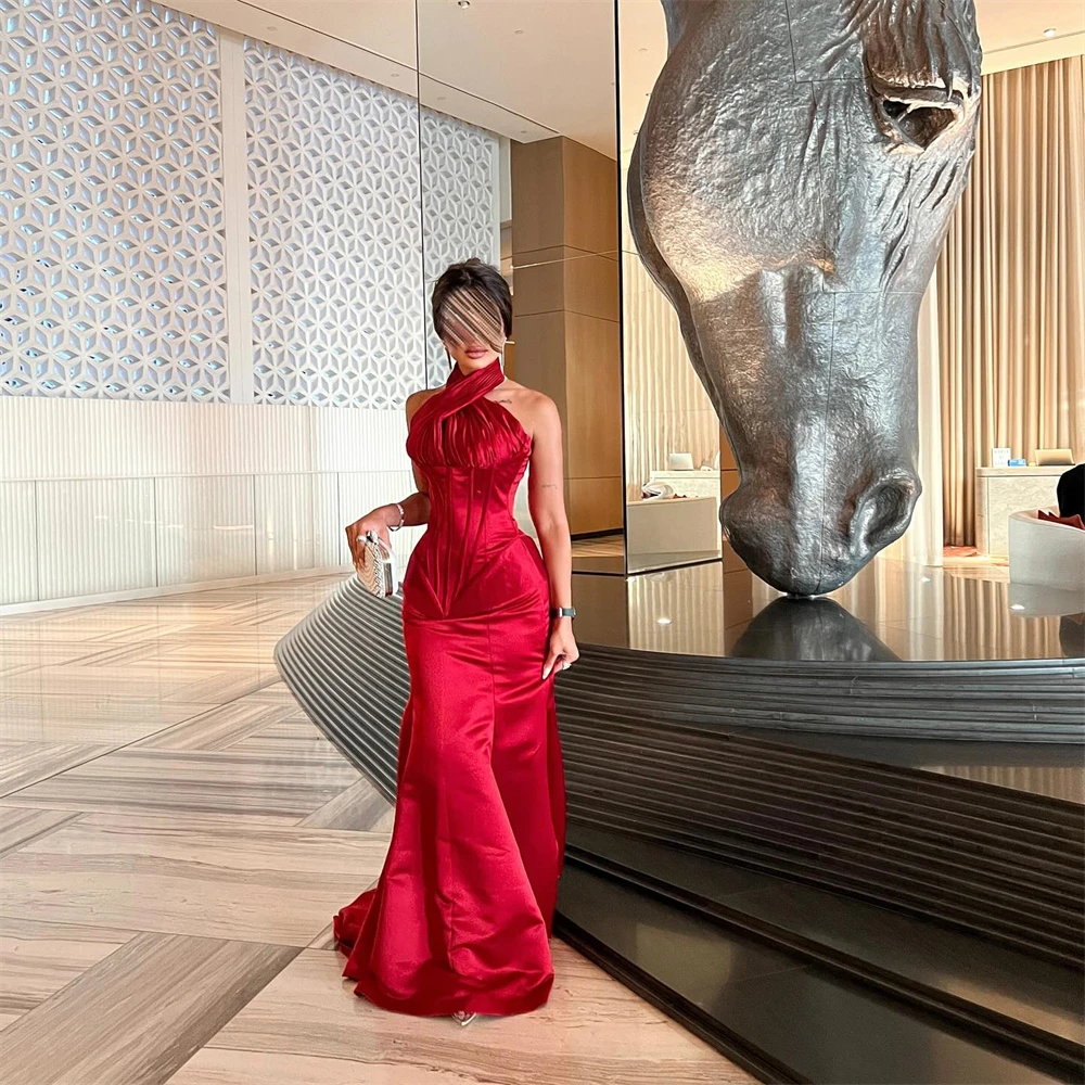 Customized Classic Red Satin Evening Dress Elegant Halter Sleeveless Celebrity Gowns Delicate Straight Court Train Party Dresses