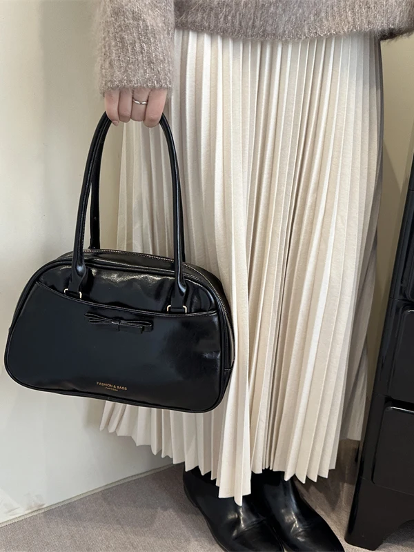 British Style Retro Bowling Bag Women's Large Capacity Underarm Briefcase Fashionable Spring 2026 Handbag Casual Simple Style