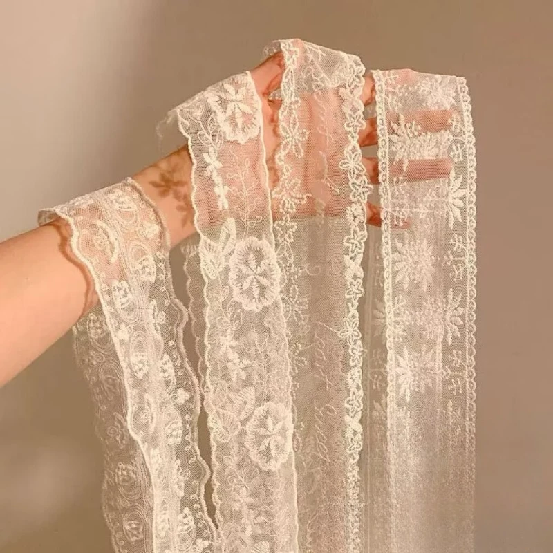 Nuevo Pañuelo Largo de Encaje Blanco y Negro con Bordado Floral, Multifuncional como Lazo para el Cabello, Cinturón, Cinta Fluida, Premium y Transpirable para Mujer
