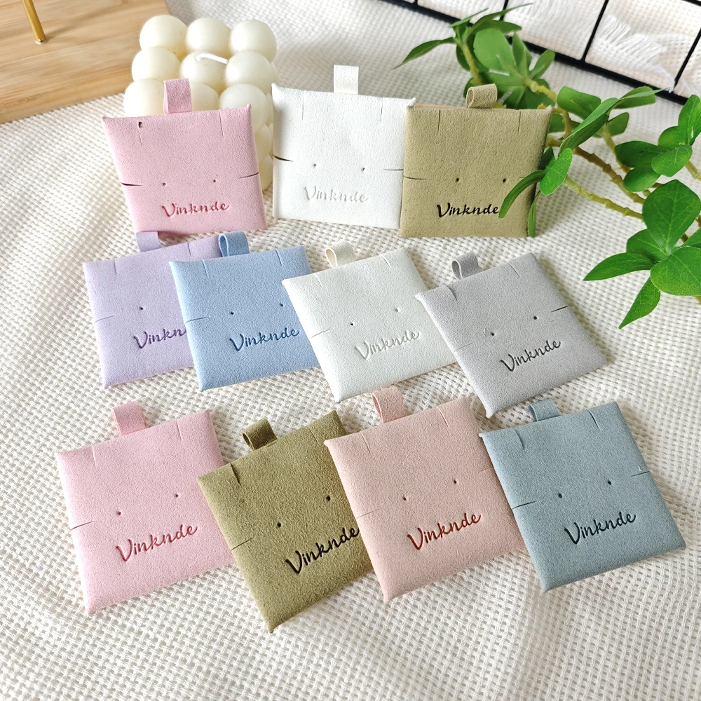 

Роскошный контейнер для ювелирных изделий из микрофибры 6*6 см с тиснением логотипа, небольшой держатель для сережек, вставка, тканевые бирки, упаковка для карт