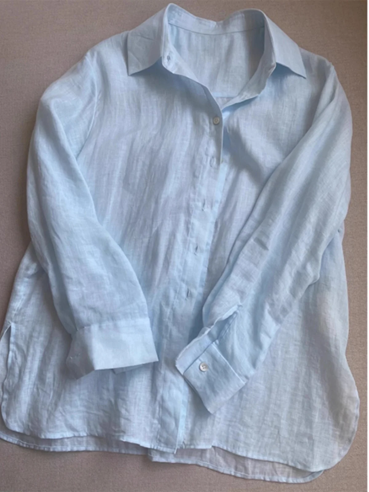 

Весенняя женская хлопково-льняная рубашка свободного кроя светло-голубого цвета с простым дизайном, на пуговицах, с этикеткой, для повседневной носки...