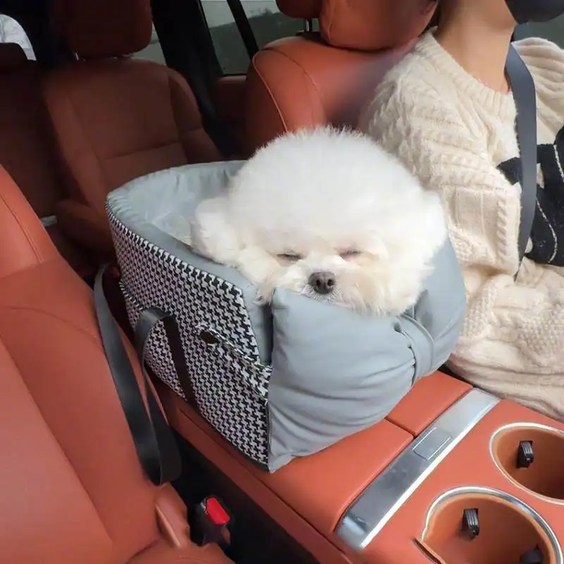 

Автомобильная будка, центральное управление, антигрязный сейф, портативный автомобиль на большие расстояния, второй пилот, гнездо для домашних животных, маленькая собака, плюшевый мишка