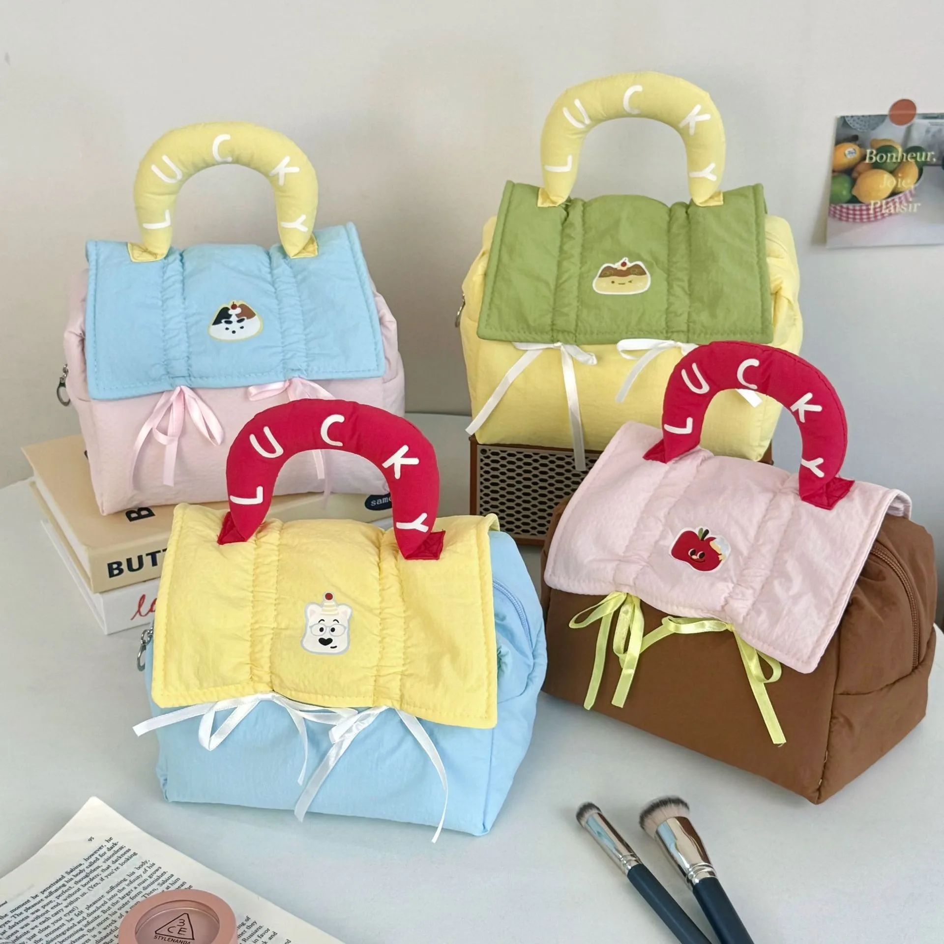 Adorable Large Capacity Portable Makeup Bag Soft Comfortable Travel Storage Bag Fresh Sweet Style Canvas Animal Pattern Bag