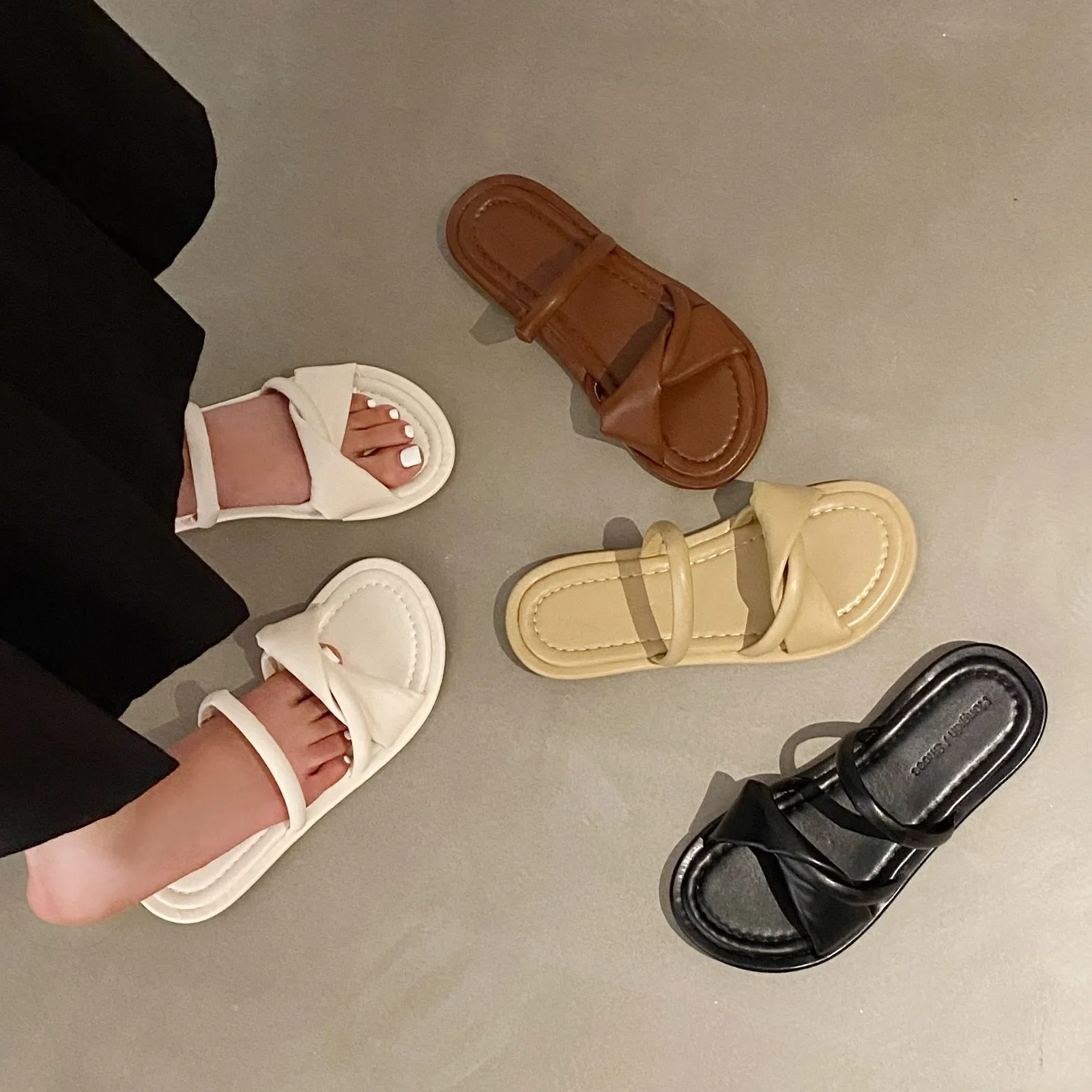 Women Sandals Slippers Luxury Designer Flats Slides Summer Comfort Elegant Shoes Woman 2024 Trend Outdoor Casual Mules