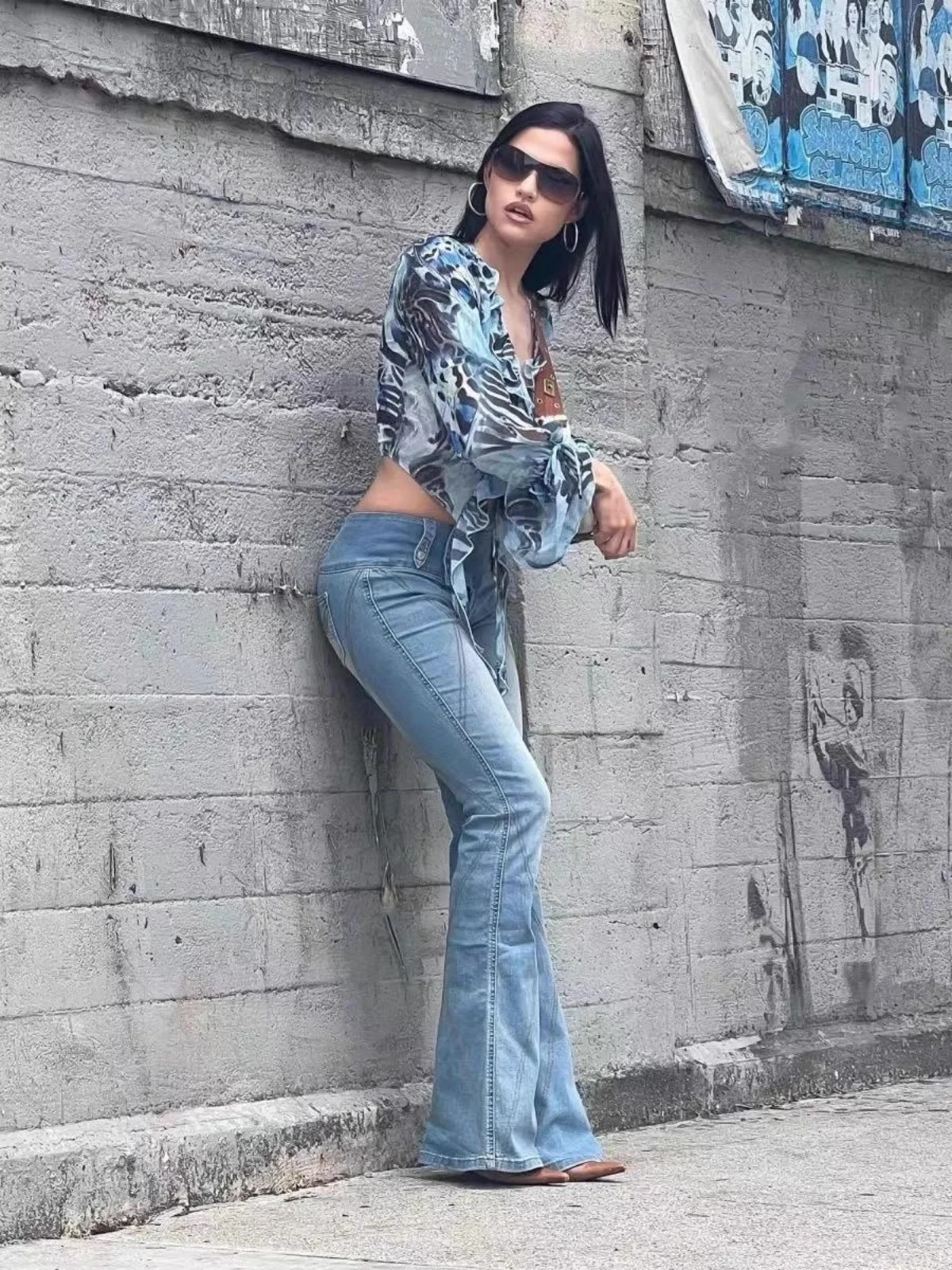 Jeans a campana a vita alta Pantaloni attillati dimagranti retrò Wa per giovani donne pendolari Sle Primavera Autunno Regular Thin