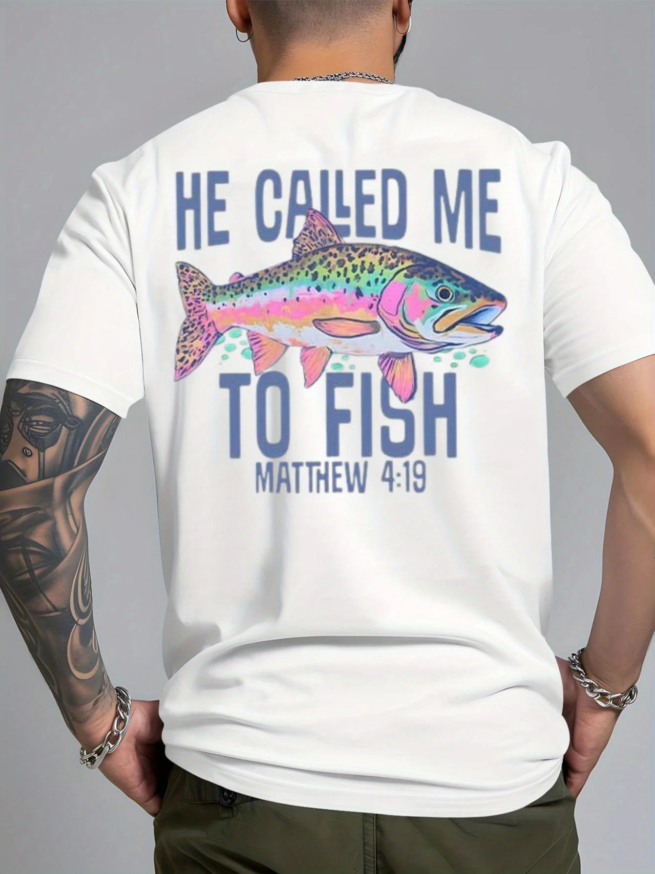 T-shirt en coton à motif chrétien pour hommes - Il m'appellé à la pêche. Le design de la pêche et de la foi, vers de Matthew 4:19