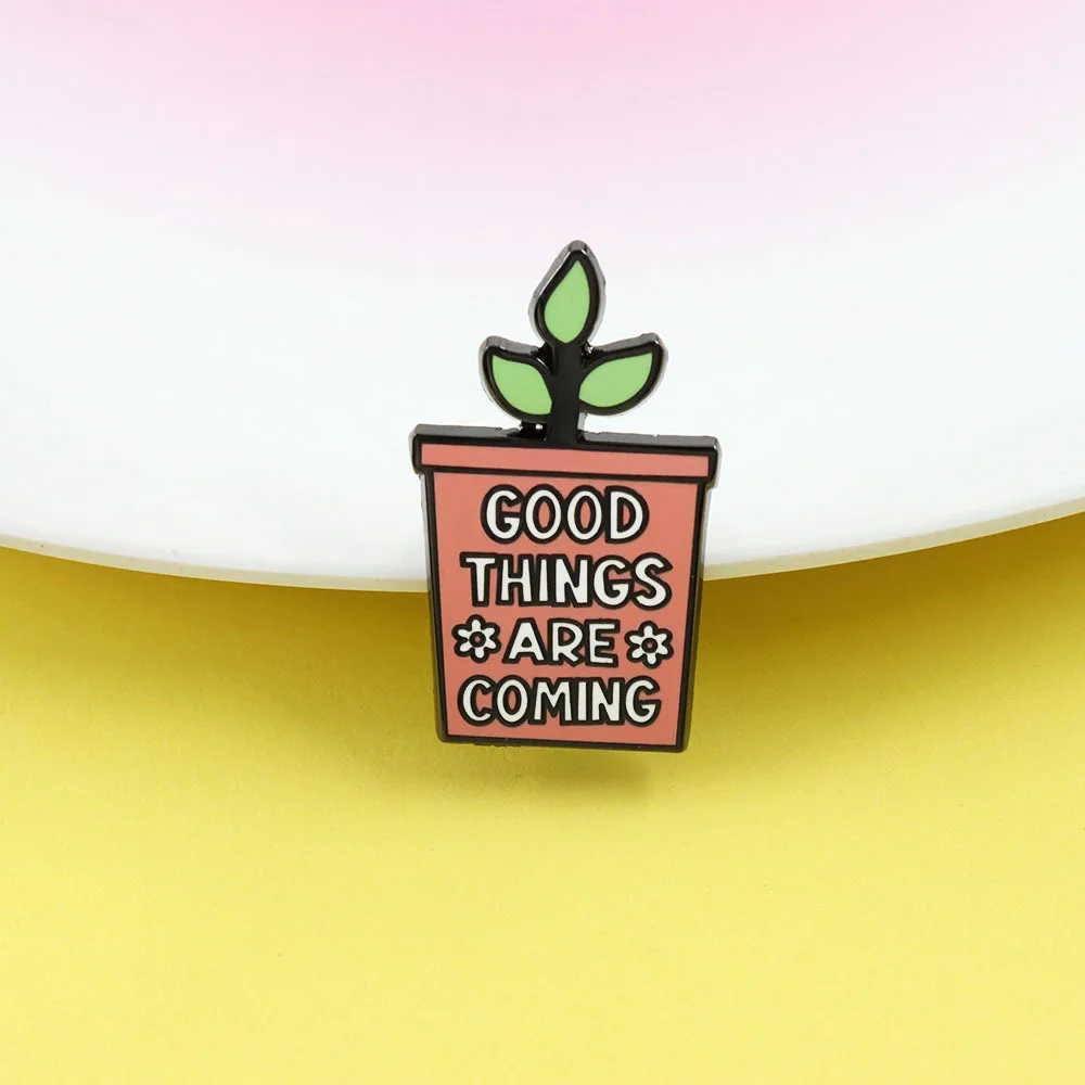 1 pièce Épinglette en émail « Good Things Are Coming » avec motif plante en pot, Broche d'affirmation positive, Bijou de guérison optimiste, Cadeau