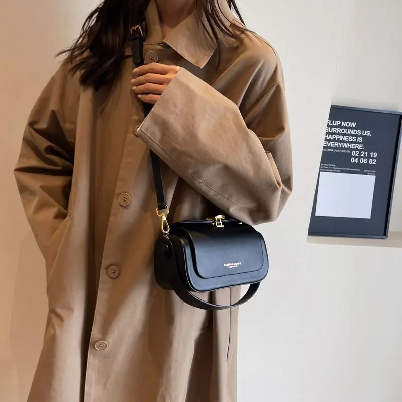 New High-end Texture Portable Small Square Bag for Women's New Light Luxury Niche Design Versatile Commuting Single Shoulder Bag