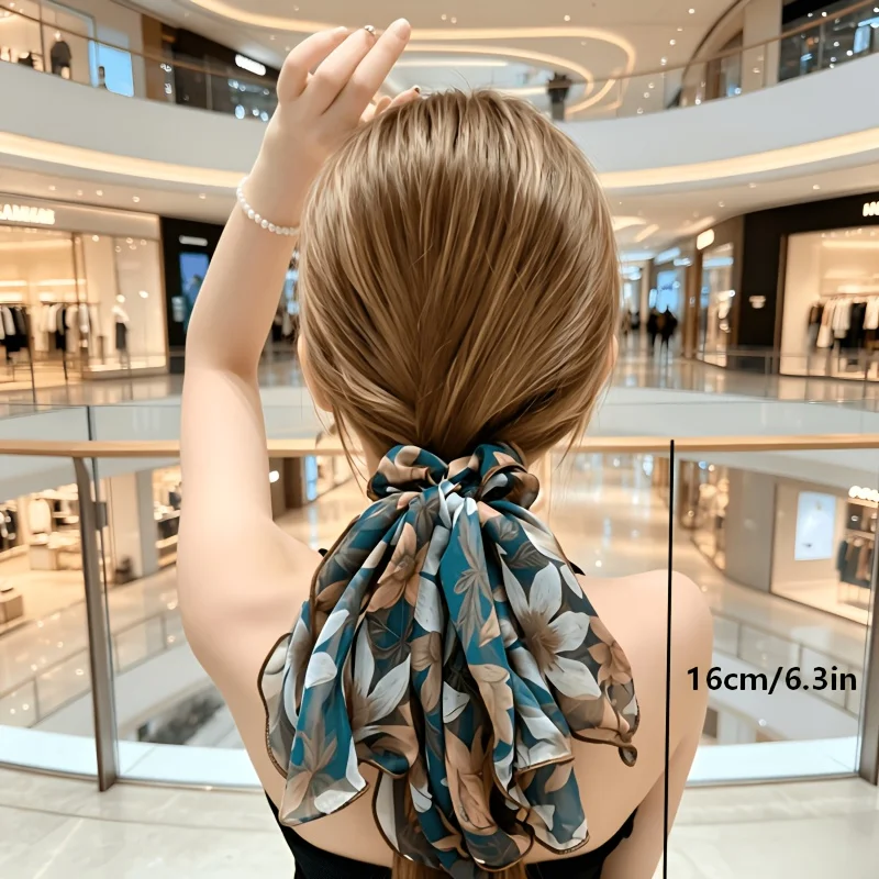 

Two French-style vintage print chiffon ribbon hairbands, with a gentle and elegant style. Suitable for all ages and hair lengths. Perfect for women of all ages. Ideal choice for daily updos, dates, weddings, balls and commutes.