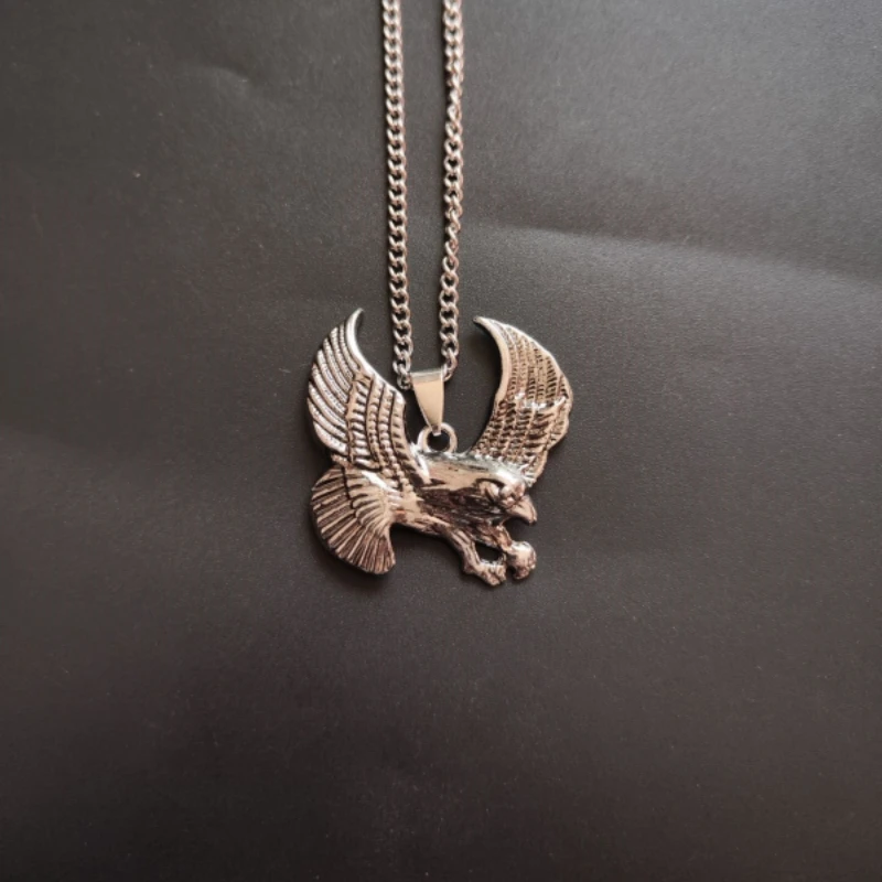 Personalized Fashion And Creative Retro Niche Raptor Hunting Necklace For Men And Women, Street Punk Hip-Hop Rock Accessories