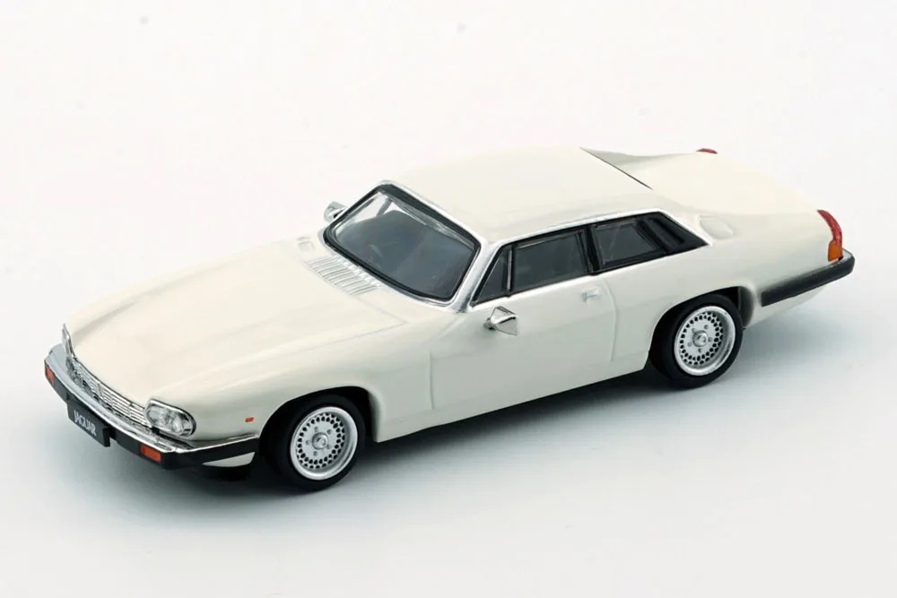 New BMC 1:64 1984 XJS Diecast Alloy Toy Cars By BMCreations Simulation Model For Collection gift