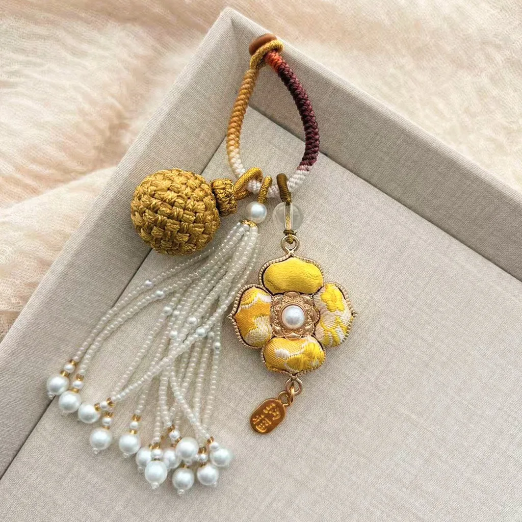 Baoxiang Flower Keychain Retro Lucky Fortune Charm Bag Charm Neo-Chinese Handwoven Keychain For Family Bag Car Decoration