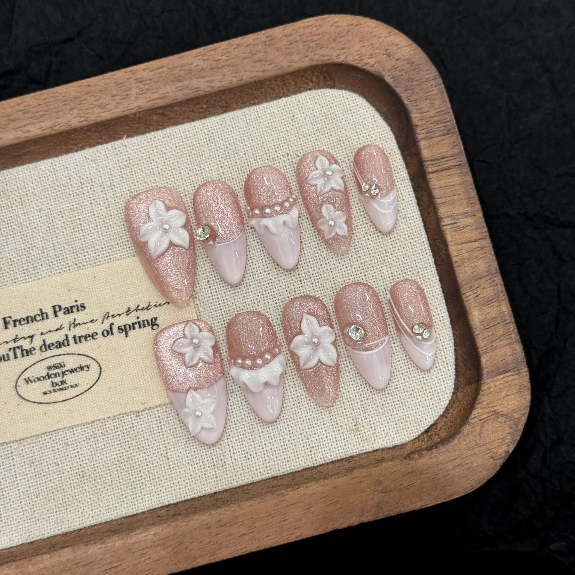 

10pcs Shiny Pink Cat's Eye Press On Nails Gentle French Style Almond Handmade False Nails 3D White Flower Pearl Design Fake Nail