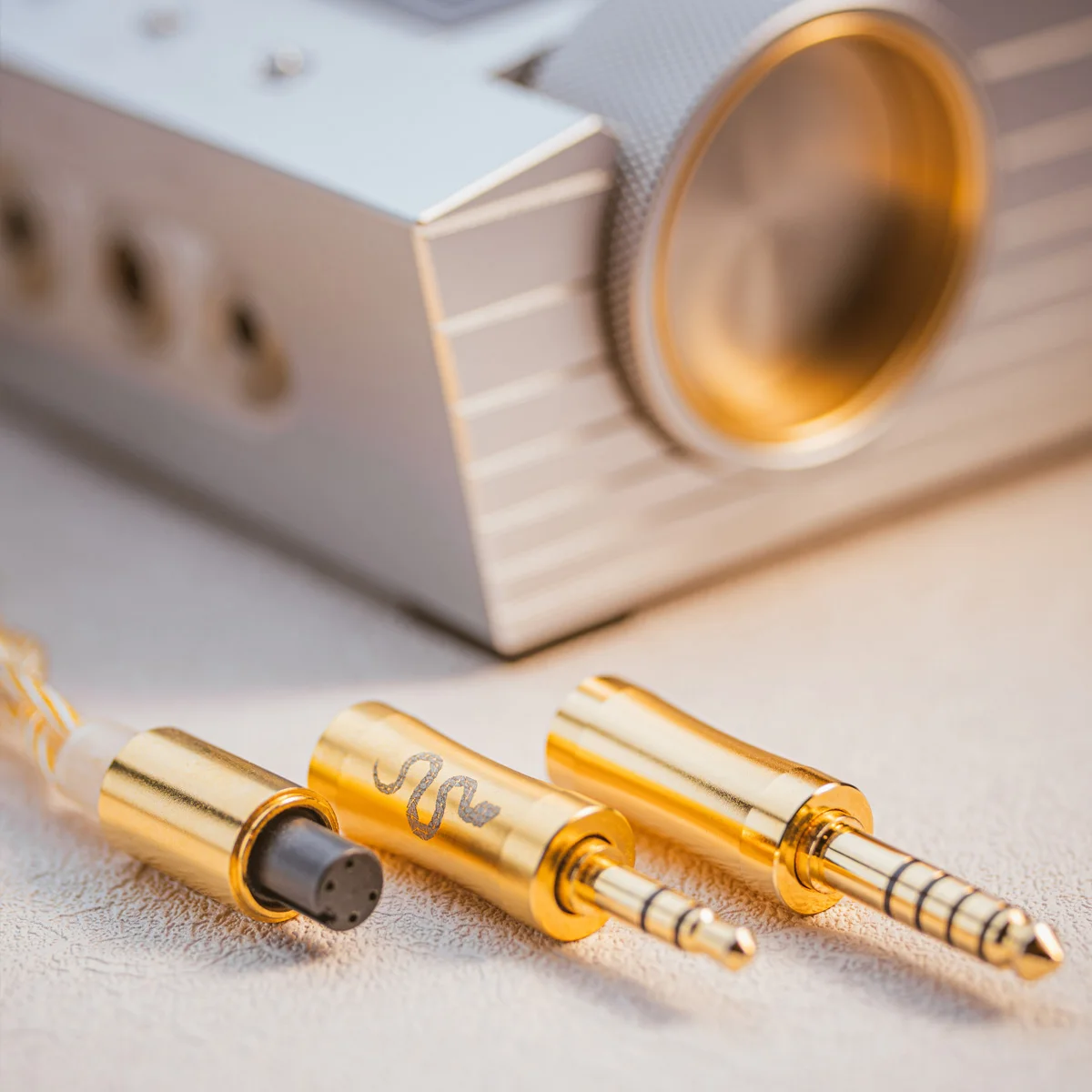 سماعات أذن EarAcoustic Audio VSA-LTD داخل الأذن، سماعات أذن سلكية كاملة العرض من التيتانيوم، تحكم رنين الغرفة المزدوجة المغناطيسية للغاية