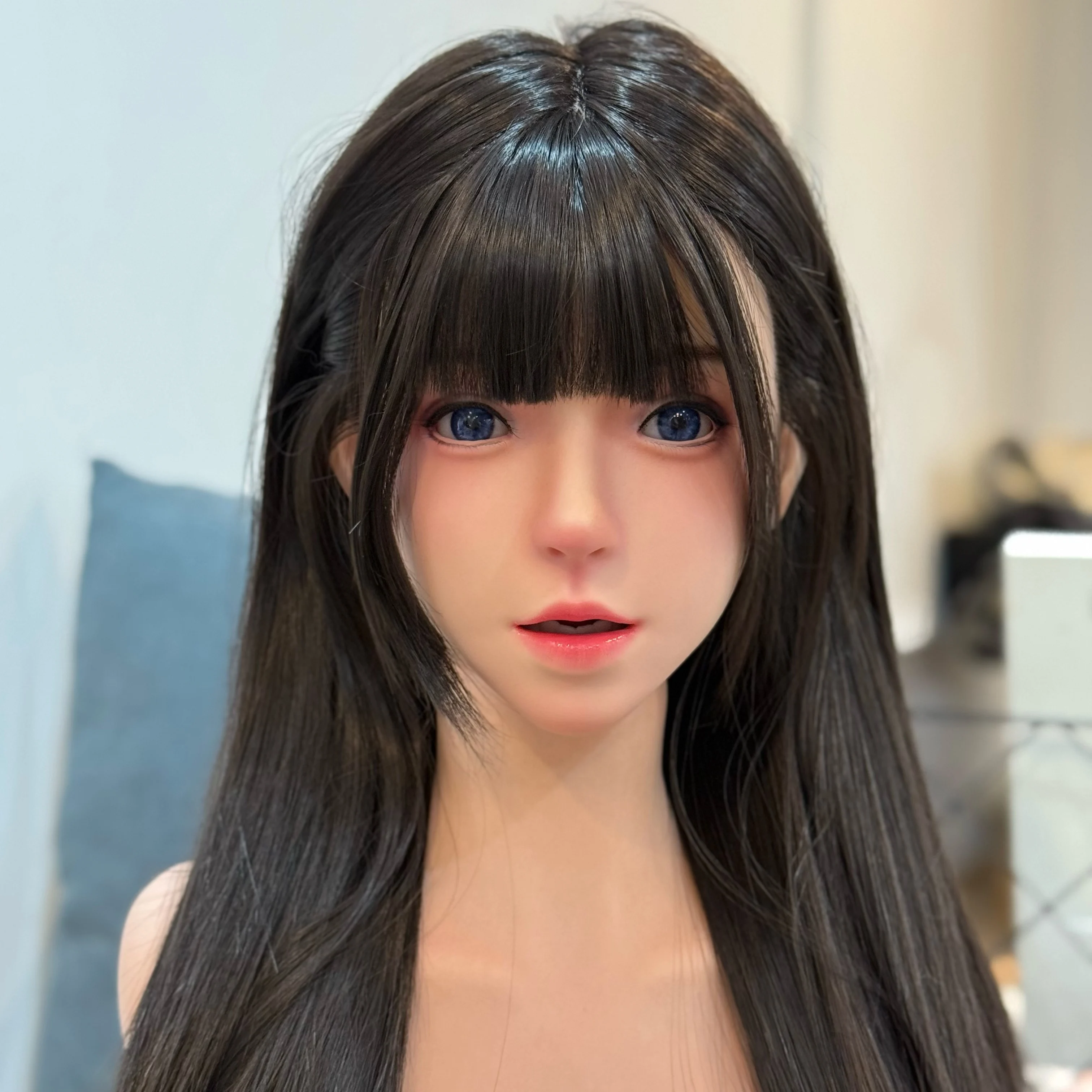 

The new silicone hairstyle can open the mouth, be used for hair and eyebrow transplantation, and create a fine makeup look. It f