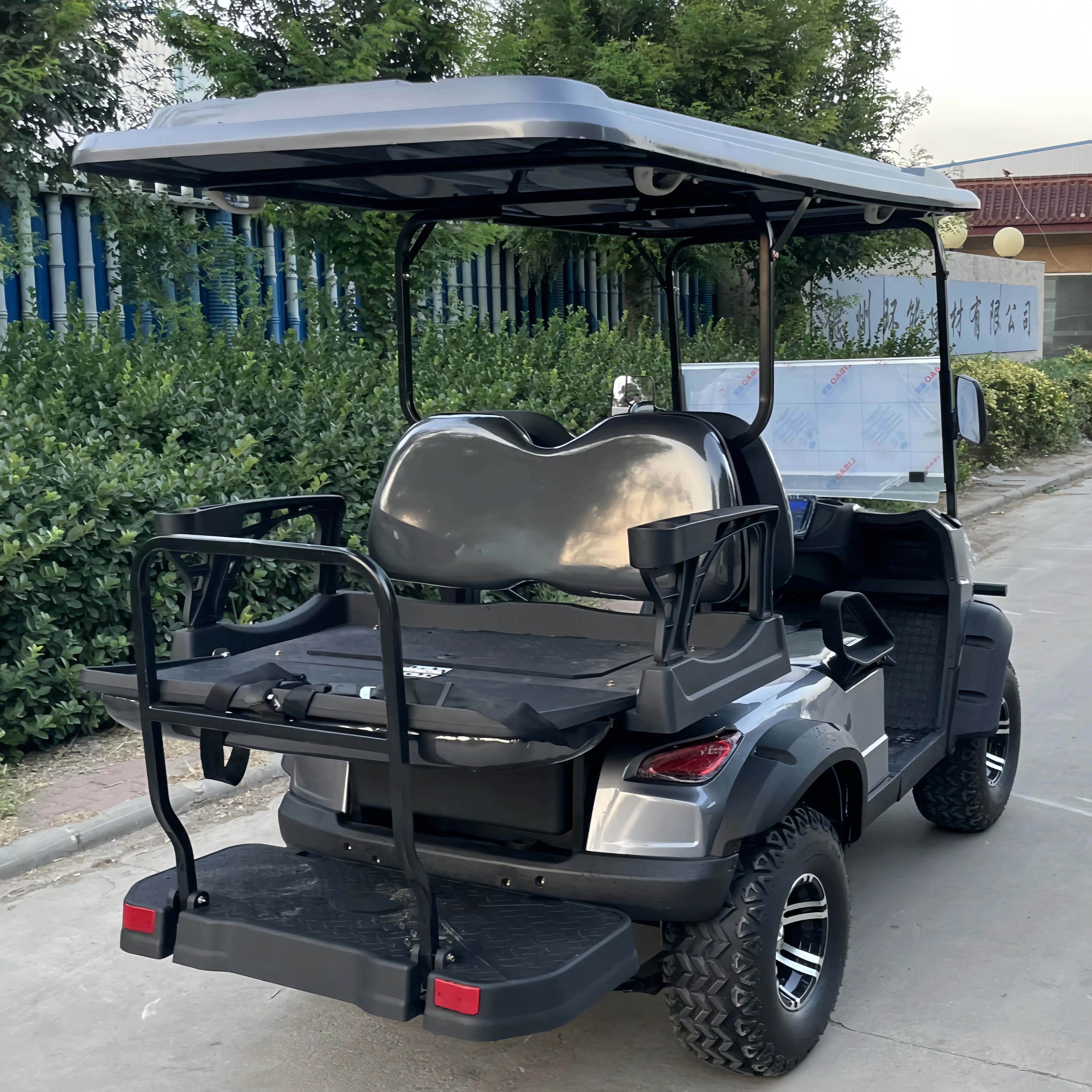 Equipped with 48-72V lithium battery and solar panel, advanced 2+4-seater handcart, electric golf cart