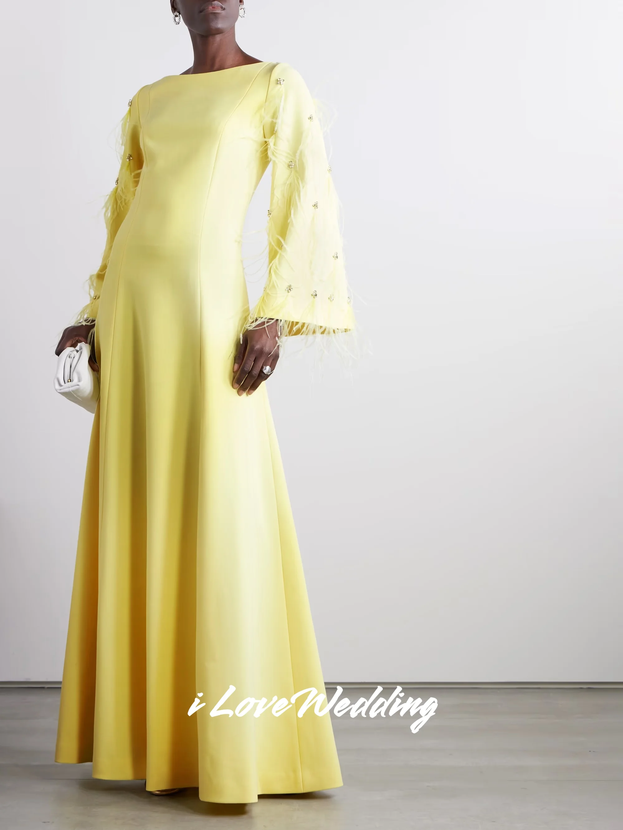 Amarelo o-pescoço vestidos de noite 2025 cetim manga longa contas de penas a linha até o chão plissado vestidos de festa de casamento personalizado