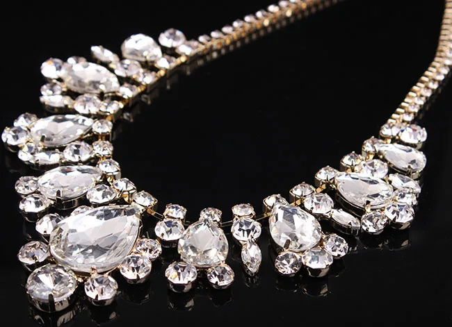 DIY accessories Hot sale in Europe and America transparent crystal gemstone short collarbone necklace earrings set fe