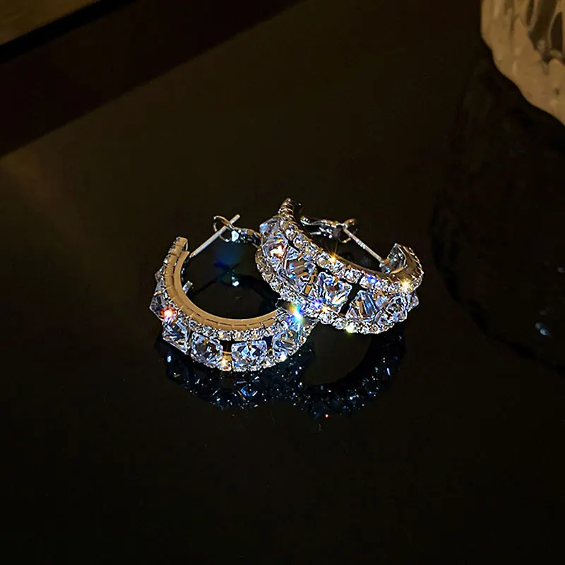 JUWANG Round Personalized Geometry Bling Aaa Zircon Earrings Flash Micro Inlaid Fashion Exquisite Charm Earrings Accessories