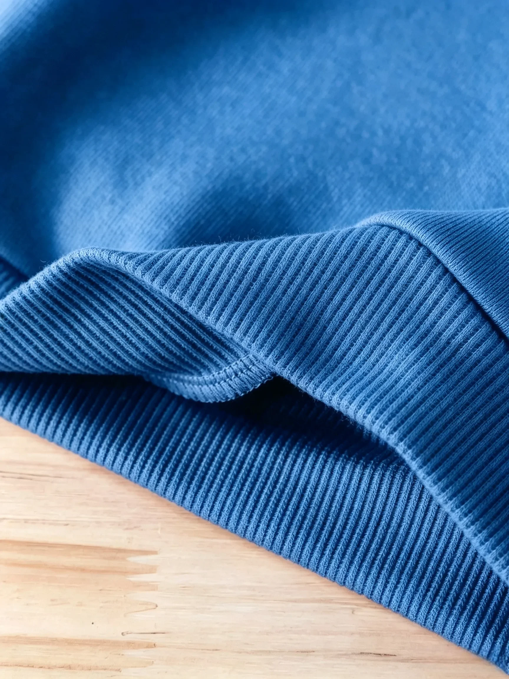 Zweiteiliges Sportoutfit für Jungen mit Kapuze und Rennmütze – Langärmeliges Kapuzensweatshirt mit Shorts für Kinder – Sportbekleidungsset – Detail 12