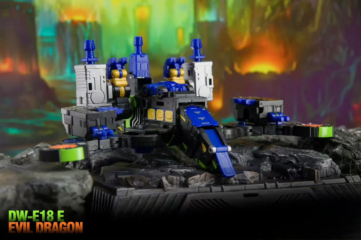 Op voorraad getransformeerd speelgoed Doctor Wu DWE18E Blowing The Sky Iron Armored Dragon Kleine boze draak Vier veranderingen Kleine verhouding