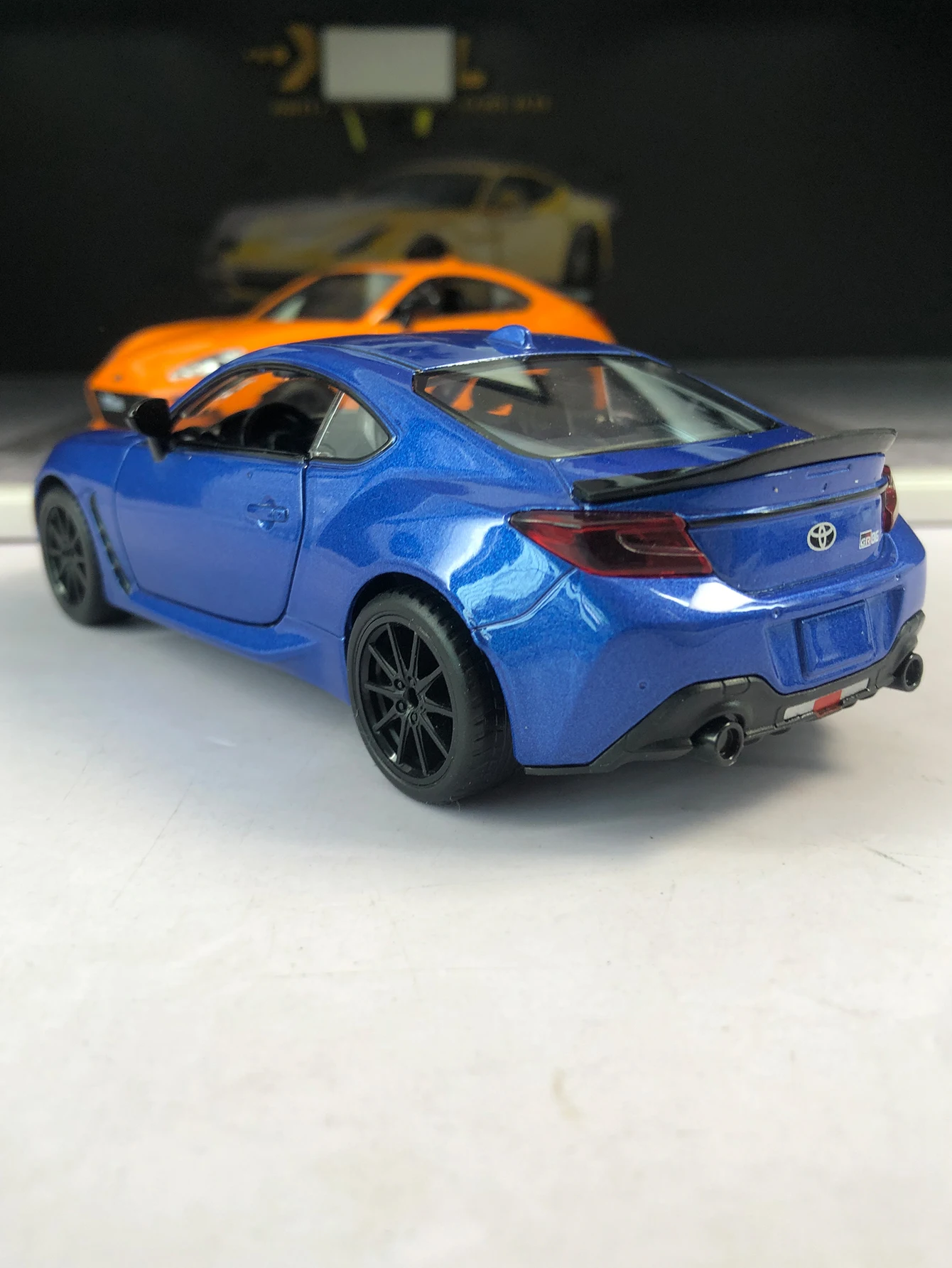 Modèle de voiture Toyota GR86 en alliage de zinc simulé 1: 28, ornement statique, voiture cadeau de collection en métal