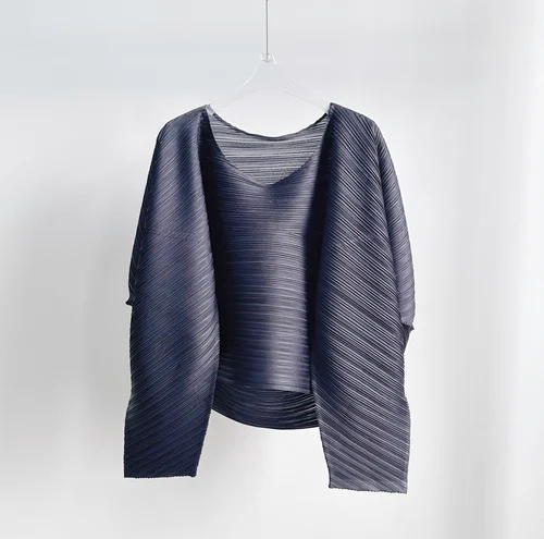 Imagen 2 del producto Miyake-Top plisado de Color sólido con cuello redondo, novedad de primavera y verano, cárdigan de manga larga con temperamento informal, camiseta fina, 2025