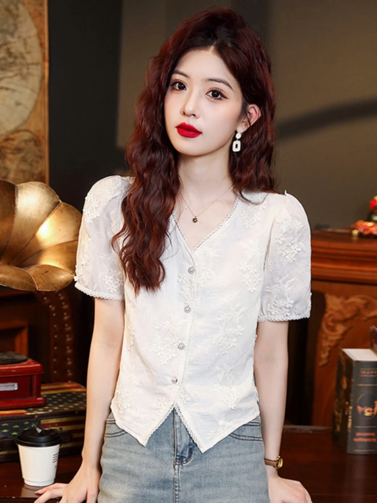 

Embroidered Lace ort Sve V-Ne irt Women's Summer New Sle ort Fit Slimming Top Korean Version Loose Commute Sle