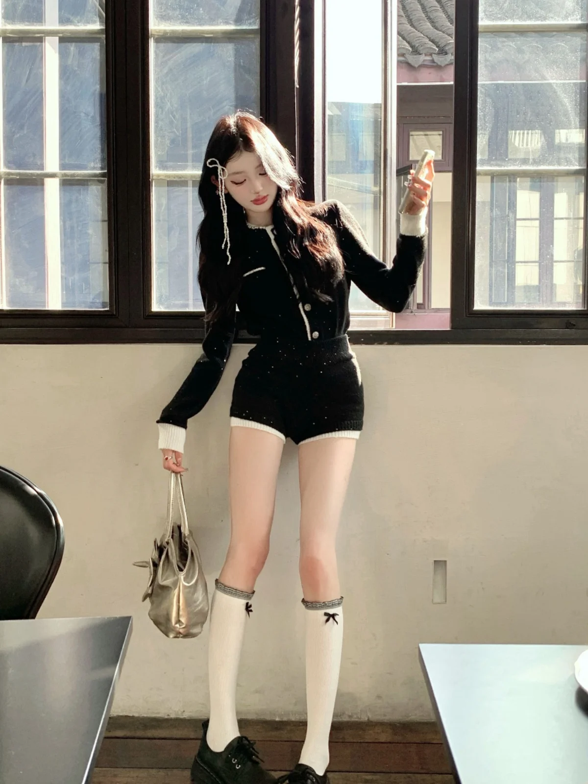 طقم نسائي أنيق مكون من كارديجان محبوك مزين بالترتر وشورت كاجوال، مصنوع من نسيج البوليستر، مناسب للخريف