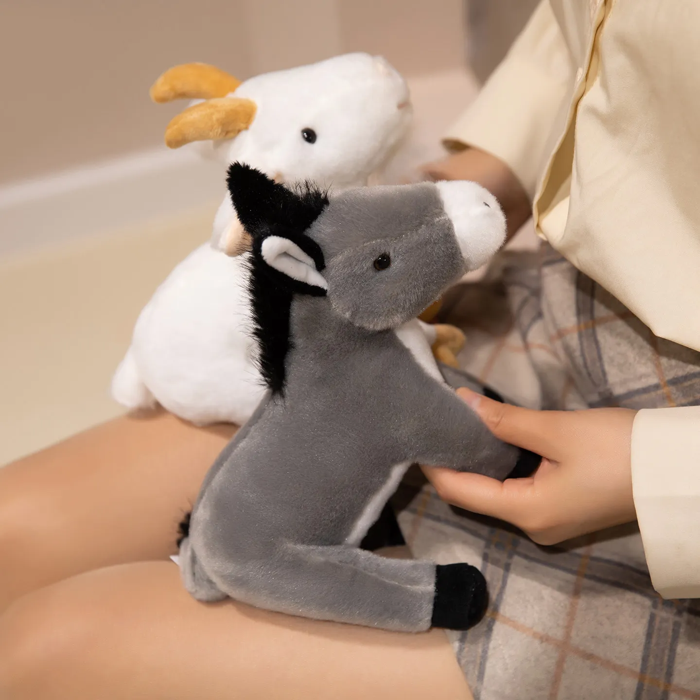 Simulación de León, caballo, cerdo, oveja, tigre y ciervo, juguete de peluche, Animal de dibujos animados suave, muñeco de peluche Kawaii, almohada para siesta, regalo de Navidad para amigos