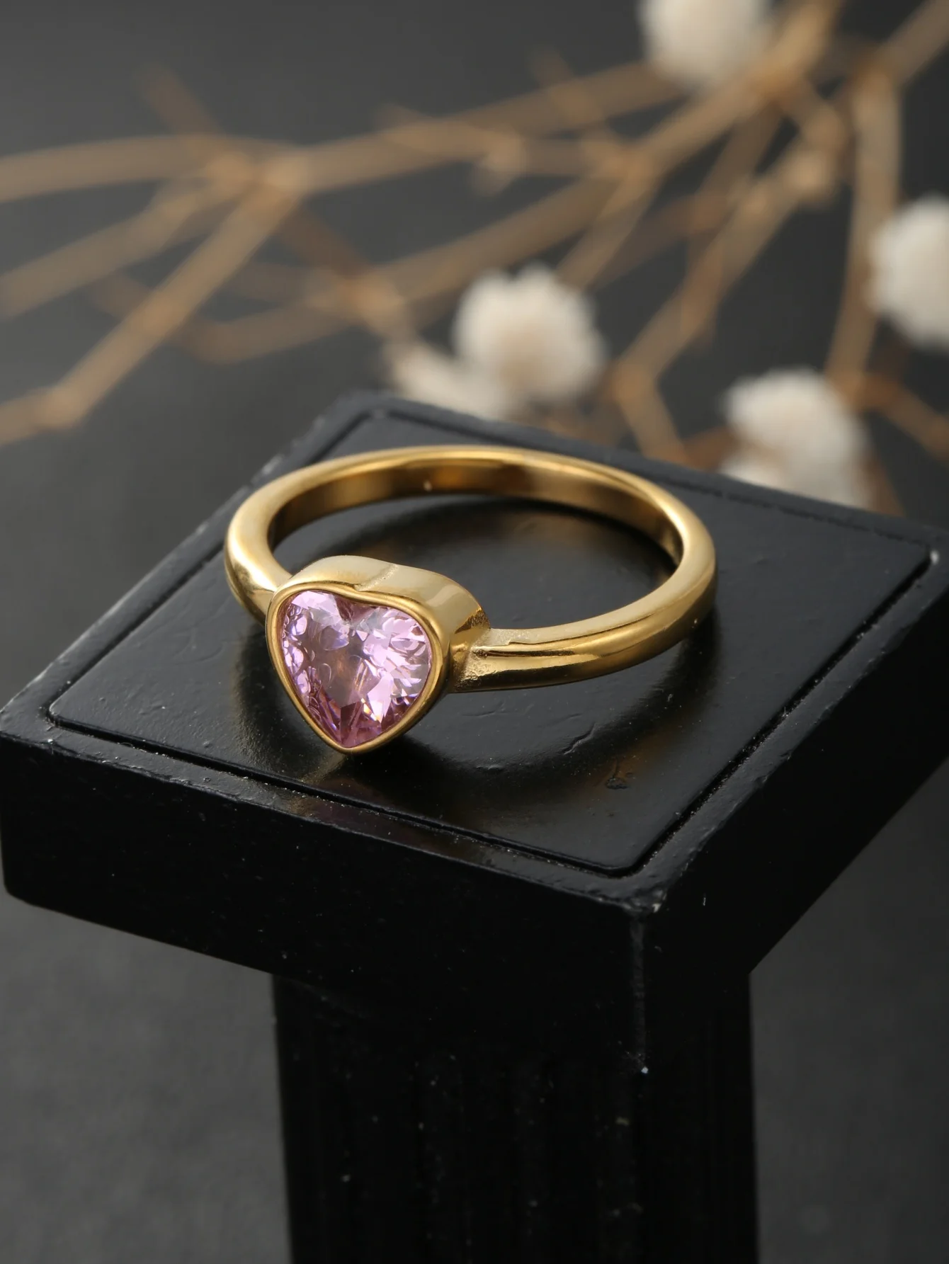 1 Piece European and American Style Romantic Heart-Shaped Ring with Rhinestones, Stainless Steel 18K Gold Color Heart Ring, Trendy and Versatile, Light Luxury, Suitable for Women to Wear Daily, Attend Events, Banquets, and Parties, Gift for Mother, Gift for Wife, Gift for Girlfriend, Holiday Gift