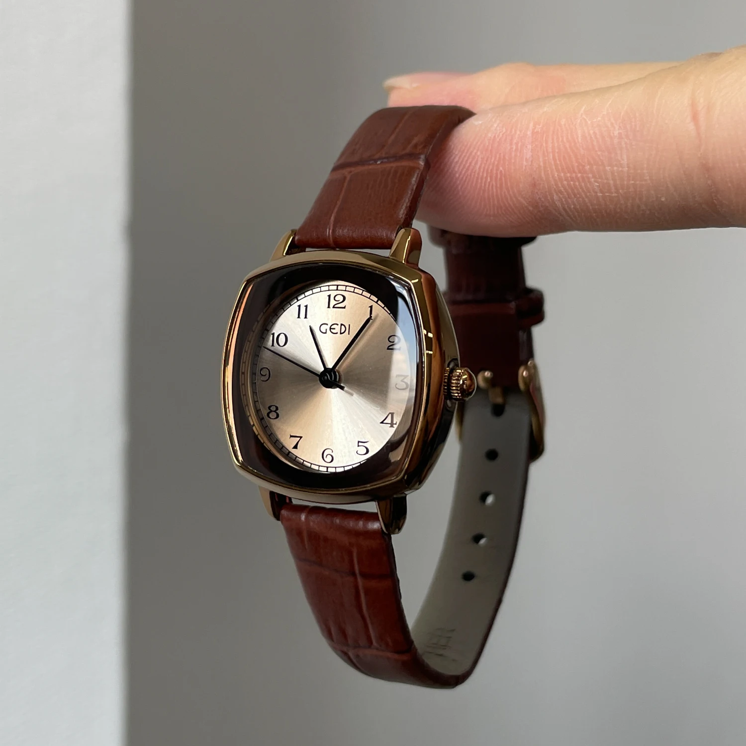 CILOA-Vintage Cushion Watch for Women, Rounded Square Gold Tone Sunburst Dial Quartz Wristwatch with Brown Leather Strap-21020