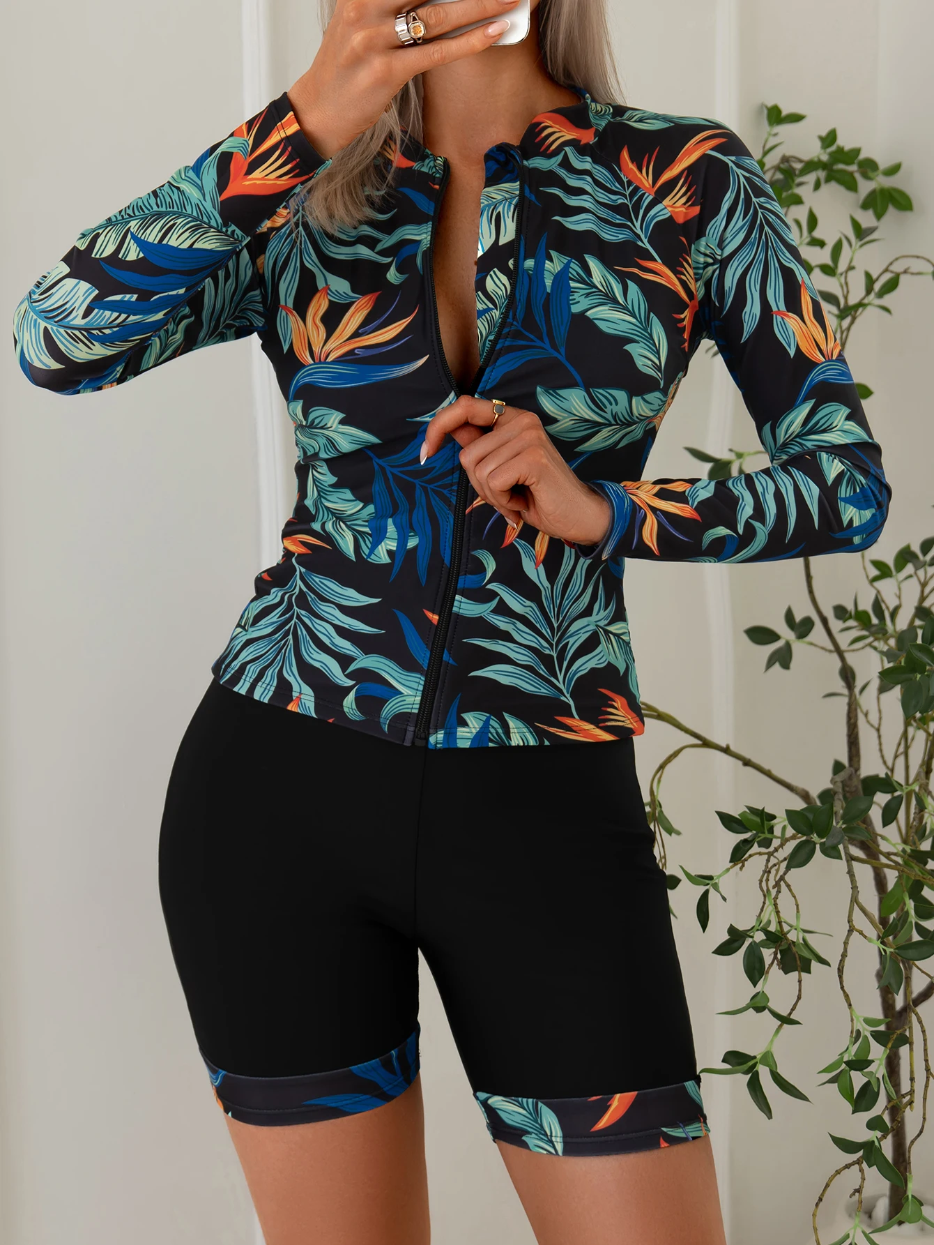 

2025 New 2 Piece Women Swimsuits Leaf Print Long Sleeve Crew Neck Rush Guard Zip Up Swim Top & Boxer Short Bottom Swimwear