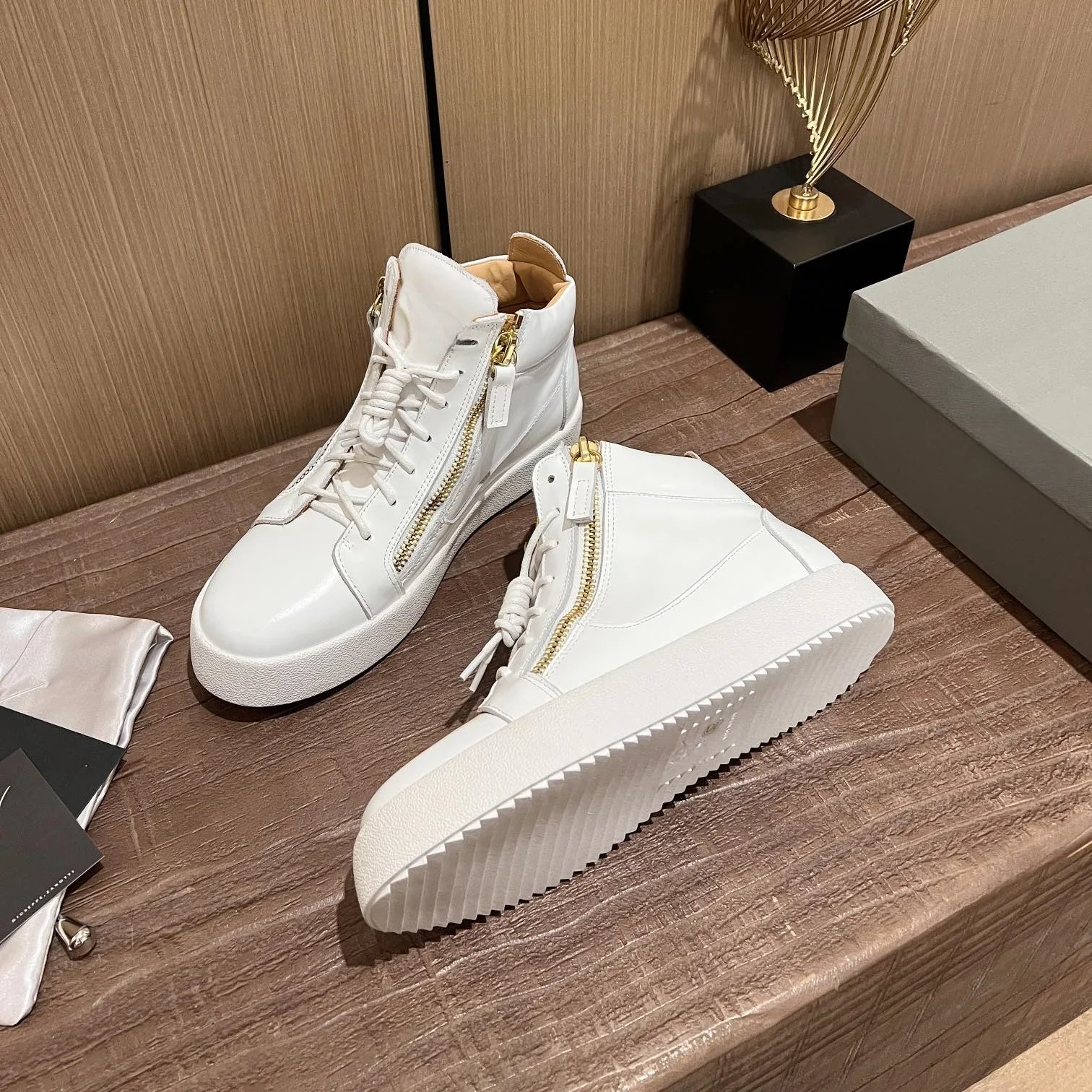 

Top Quality Classic Mens Casual Sneakers Women High-top Real Leather Tennis Luxury Brand Designer Unisex Sports shoes 0386