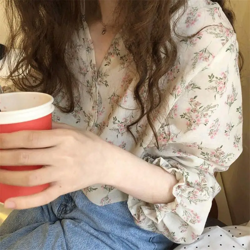 

2026 Summer New Fresh Floral Temperament Simple V-neck Relaxed Flared Sleeve Shirt for Women