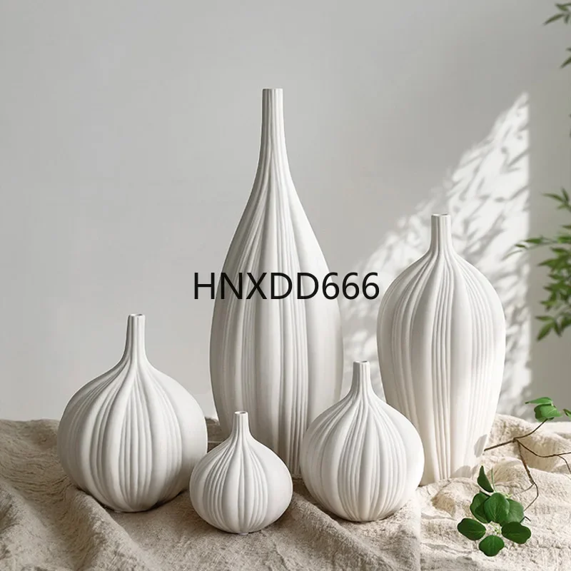 Ceramic Garlic Vase Home Hotel Soft Decoration Morandi's Hand Pinched Vase Creative Furniture Nordic Simple Modern Decoration