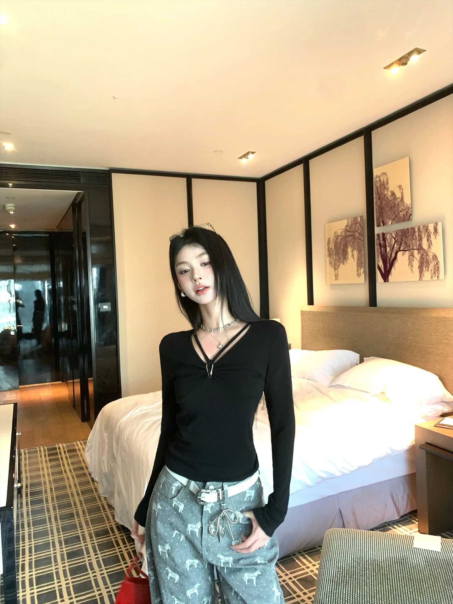 

Мягкая, удобная женская футболка с длинным рукавом и V-образным вырезом, облегающая талию, базовый слой, повседневный стиль, весенняя мода, женский топ