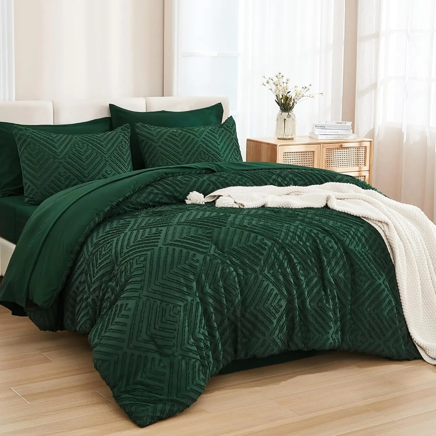 

Комплект постельного белья King Size, 7 предметов, темно-изумрудный цвет - легкое, пушистое, стеганое постельное белье в стиле бохо.