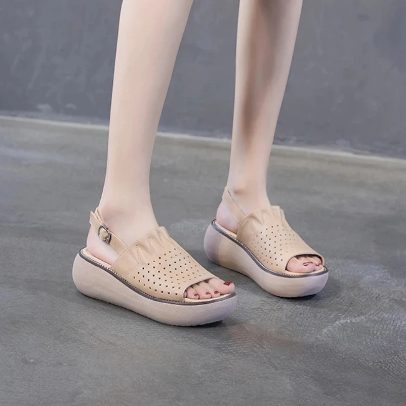 

Лето 2023, женские босоножки на плоской платформе на толстой подошве и высоком каблуке, модные женские сандалии из натуральной кожи на танкетке с открытым носком