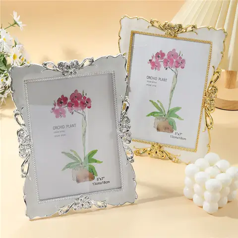 Beige crystal gel 7-inch photo frame can store 7-inch photos for decorating rooms, Halloween decorations, Christmas decorations
