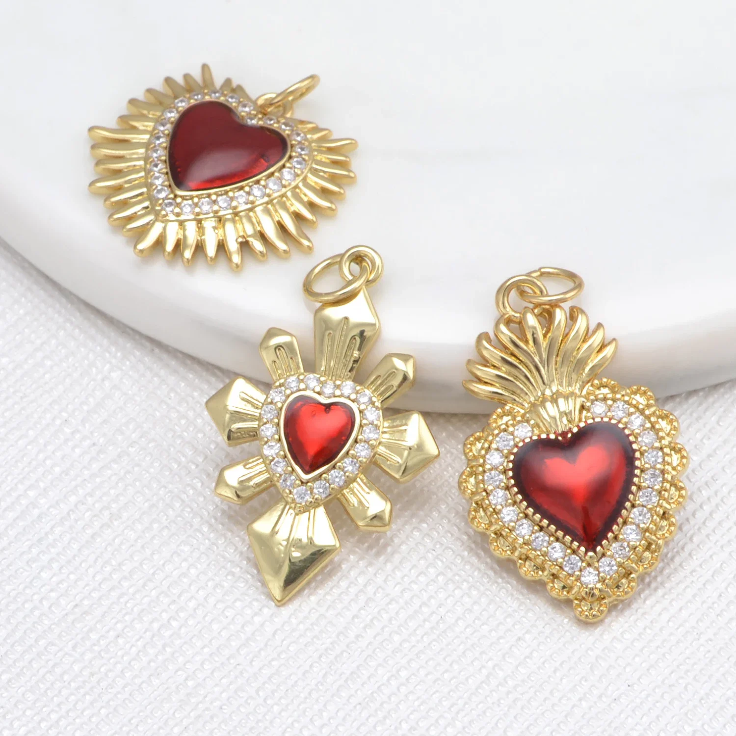 New Sacred Red Heart Charm Victorian Love Zircon Charm Pendant Fashion Hamsa Hand Gold Plated for Jewelry Making Supplies 3 Pcs