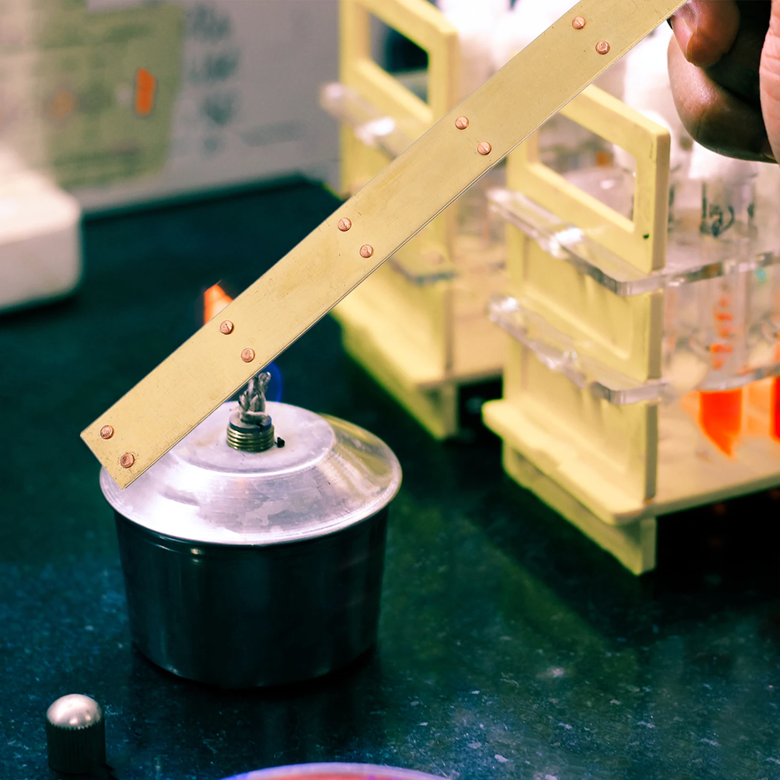 صفائح النحاس والحديد مقارنة التوسع الحراري للتجربة من صفائح الشريط الحراري المعدني ذات الجودة المتينة