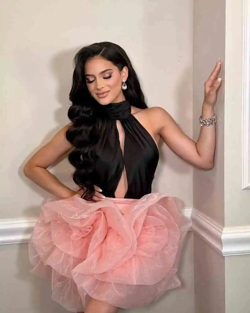 Gorgeous Two-Tone Halter Mini Formal Dress Satin Bodice Ruffled Tulle Skirt Keyhole Evening Gown Robes De Soirée Customized