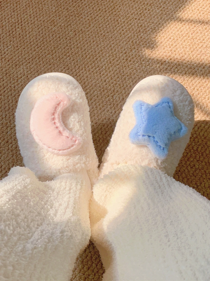 

Теплые хлопковые тапочки женские зимние домашние удобные с принтом звезд и луны, полностью закрытые, с тонким ремешком, в корейском стиле, для дома