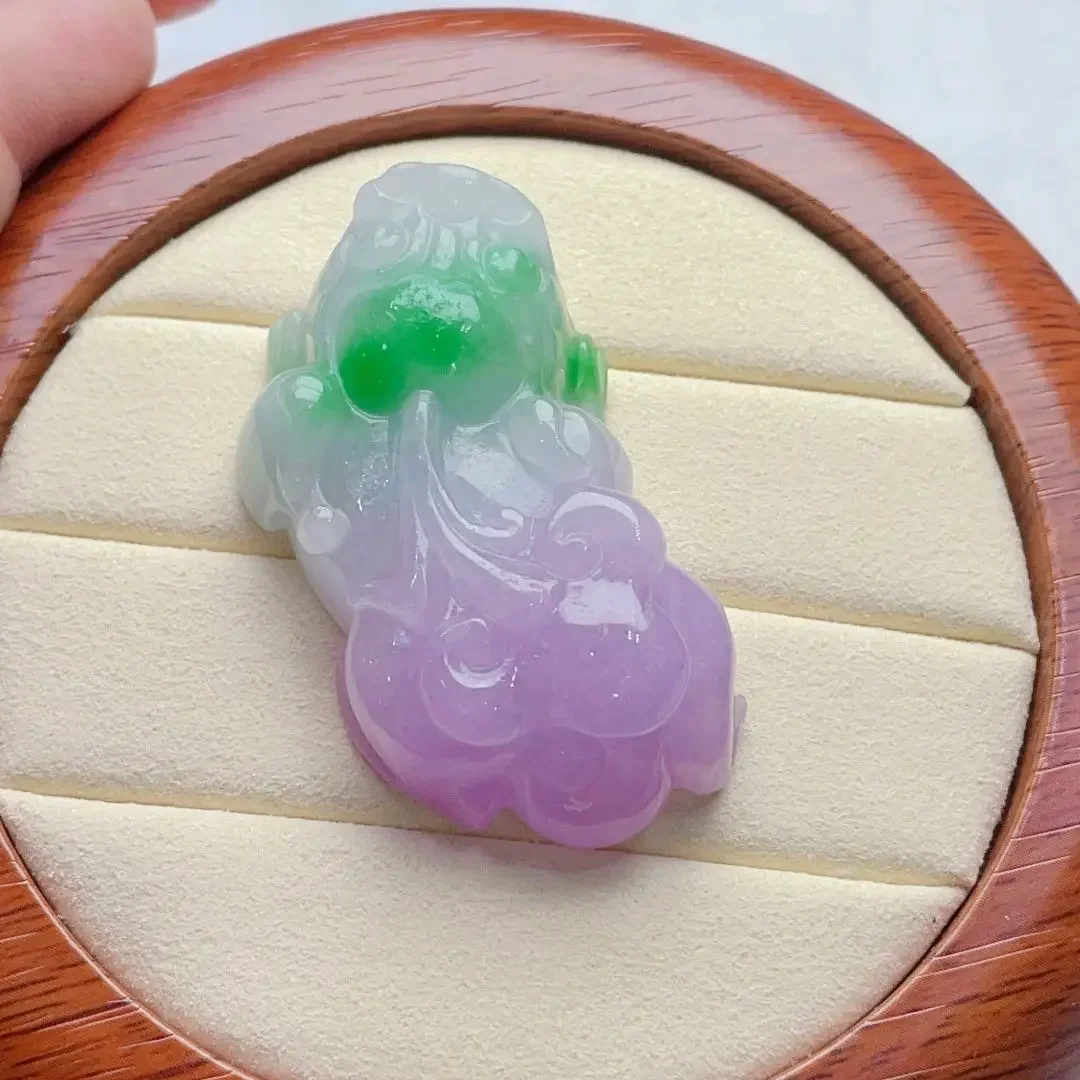 

Pure natural Myanmar jadeite glutinous seed spring belt color Overlord Pixiu pendant is very domineering and attracts wealth